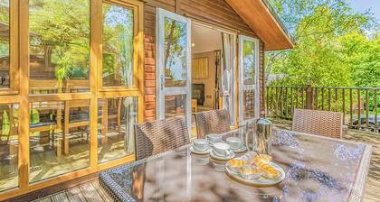 Superior 3, Slps 4, parking, decking, lake view