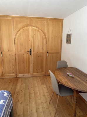 Dining - Bellavista Suite, directly on the cross-country ski slopes and 15 minutes from Sank Moritz (Bever)