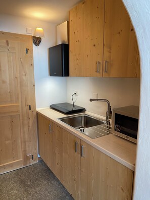 Private kitchen - Bellavista Suite, directly on the cross-country ski slopes and 15 minutes from Sank Moritz (Bever)