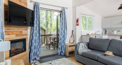 Superior 3, Slps 8, parking, decking, lake view