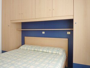 Room - Functional apartment just steps from the beach (Bibione Pineda)