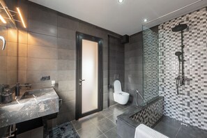 Shower, hair dryer, towels, soap - Villa Soliya 4 Rooms with private pool (Marrakech)