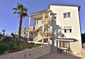 Exterior - Sunny apartment in Umag (Umag)