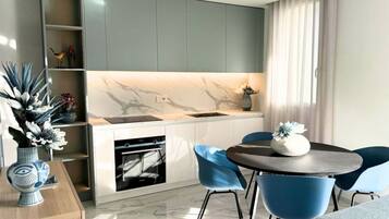 Fridge, dishwasher