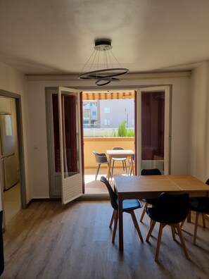 Dining - Well-located  apartment, just a 4-minute walk from the , beaches, and marina (Cavalaire-sur-Mer)