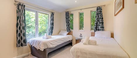 3 bedrooms, travel crib