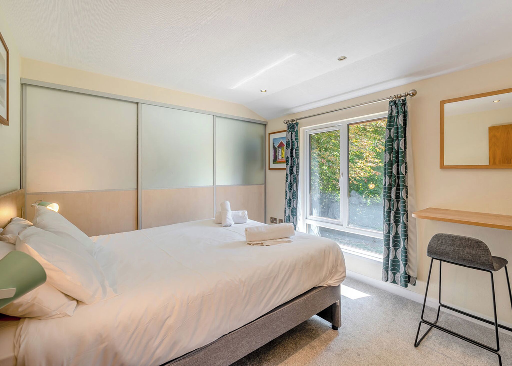 3 bedrooms, travel crib
