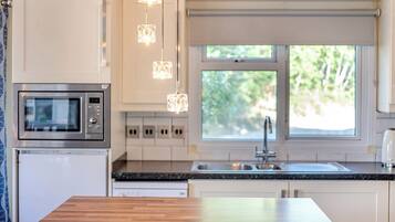 Fridge, oven, stovetop, toaster
