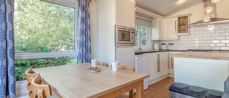 Fridge, oven, stovetop, toaster