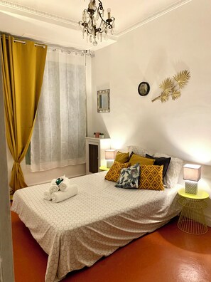 Iron/ironing board, free WiFi, bed sheets - In the heart of the Carré d'Or - exceptional location (Nice)