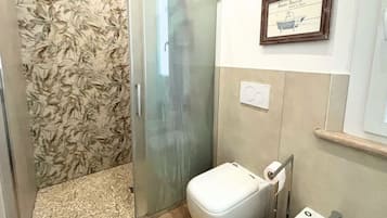 Dusche, Bidet, Handtücher