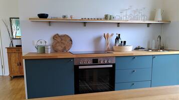 Fridge, stovetop, electric kettle, toaster