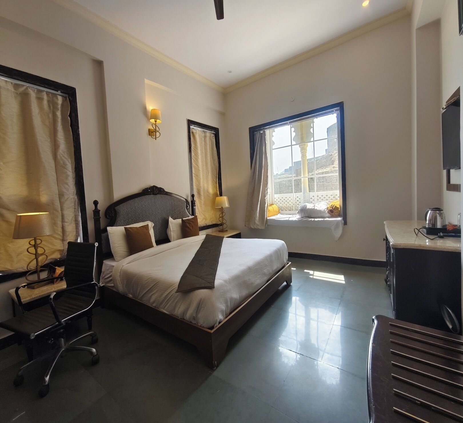 Camera Executive | Una scrivania, Wi-Fi gratuito