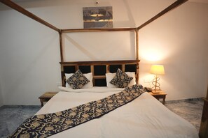 Desk, free WiFi - The Aravali Kumbhalgarh (Main Road, Kumbhalgarh, Qila Kumbhalgarh)