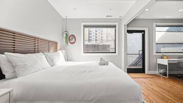 Skrivebord, strykejern/-brett, wi-fi (inkludert) og sengetøy