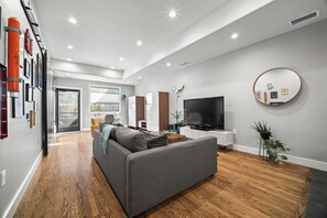 Smart TV, DVD player, offices - Heart of Downtown | City Views | Deck + BBQ (Denver)