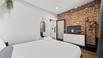 Työpöytä, silitysrauta/-lauta, ilmainen Wi-Fi, vuodevaatteet