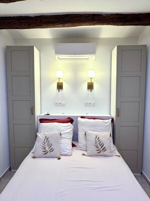 3 bedrooms, iron/ironing board, free WiFi, bed sheets - Le clos de Pierre - Detached house with jacuzzi and shared pool (Vence)