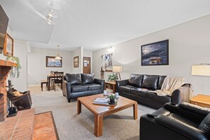 Smart TV, fireplace - Cozy Old Town Condo + Fireplace + Balcony + Near Skiing, Dining, and Trails (Park City)