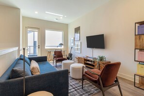 Smart TV, offices - Sleeps 16 | 3 Units in Downtown Nashville, Private Balcony | Conway by AvantStay (Nashville)