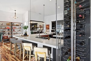 Fridge, microwave, oven, stovetop - Stylish Waterfront Stay + Infinity Pool + Dock + Outdoor Bar + Beach Access (Fort Lauderdale)