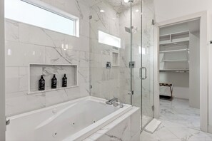 Shower, hair dryer, towels - Modern East Austin Retrest + Movie Room + Outdoor Kitchen + Near Downtown (Austin)