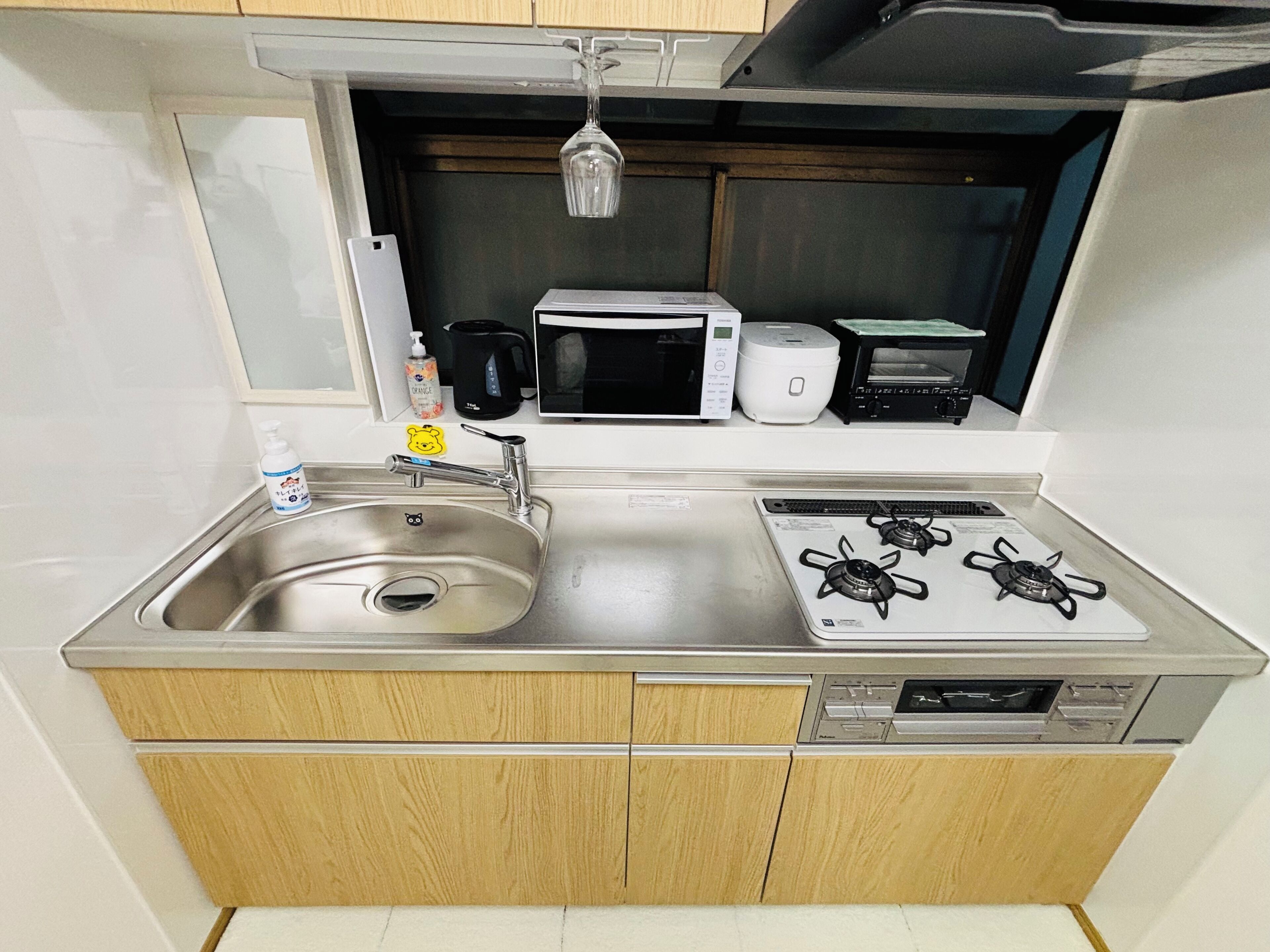 Fridge, microwave, stovetop, electric kettle