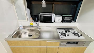 Fridge, microwave, stovetop, electric kettle