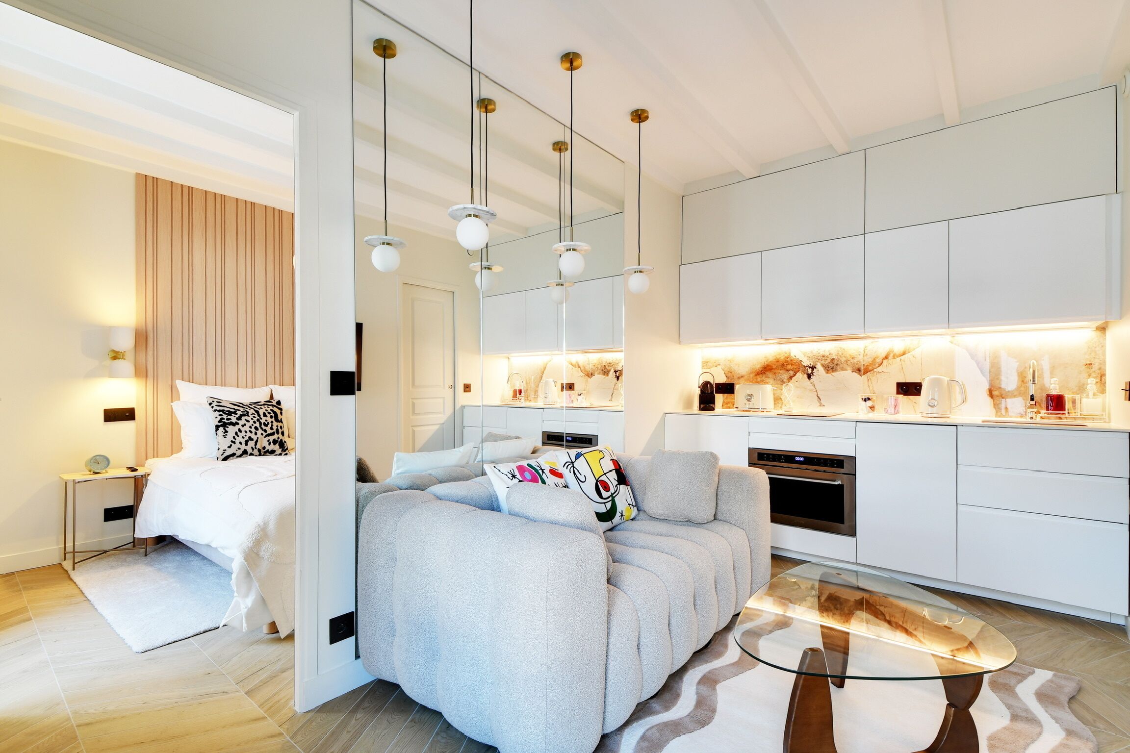 Bügeleisen/Bügelbrett, Internetzugang, Bettwäsche