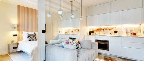 Fer et planche Ă repasser, accĂšs Internet, draps fournis