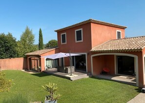 Terrace/patio - Air-conditioned Provencal family home with heated swimming pool (Entrechaux)