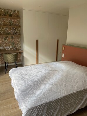 Iron/ironing board, WiFi - Air-conditioned Provencal family home with heated swimming pool (Entrechaux)