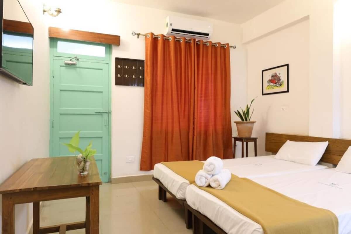 Deluxe Triple Room, Balcony, City View | Free WiFi