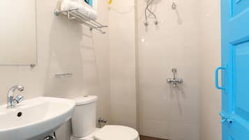 Deluxe Double Room, Balcony, City View | Bathroom