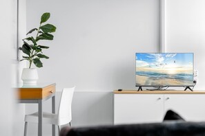 Interior - Bright Inner-City Stay Near River View (Brisbane City)