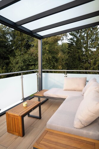 Vacation apartment near Bostalsee with infrared sauna, rain shower & balcony