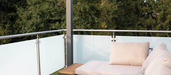 Vacation apartment near Bostalsee with infrared sauna, rain shower & balcony