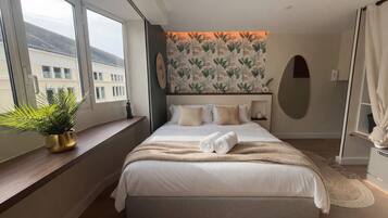 Iron/ironing board, free WiFi, bed sheets