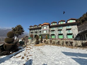 المنشأة من الخارج