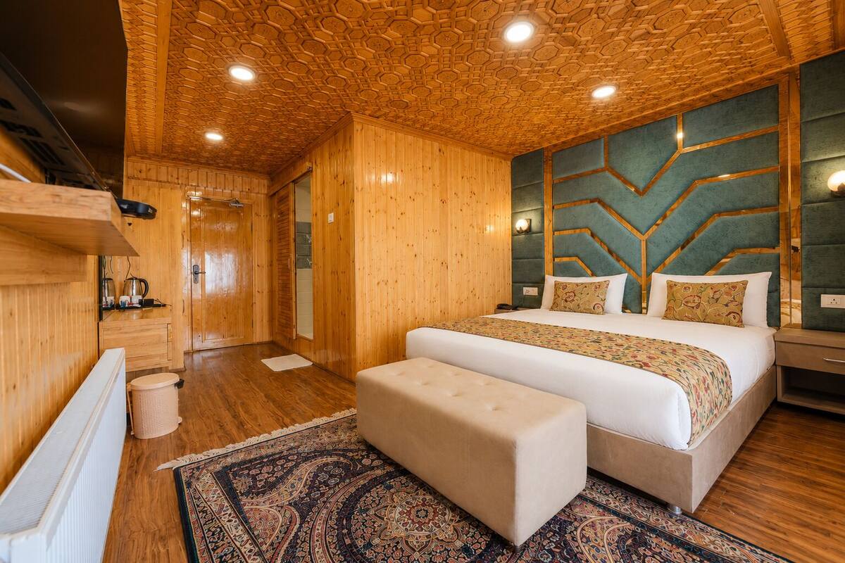 Desk, laptop workspace, free WiFi, bed sheets