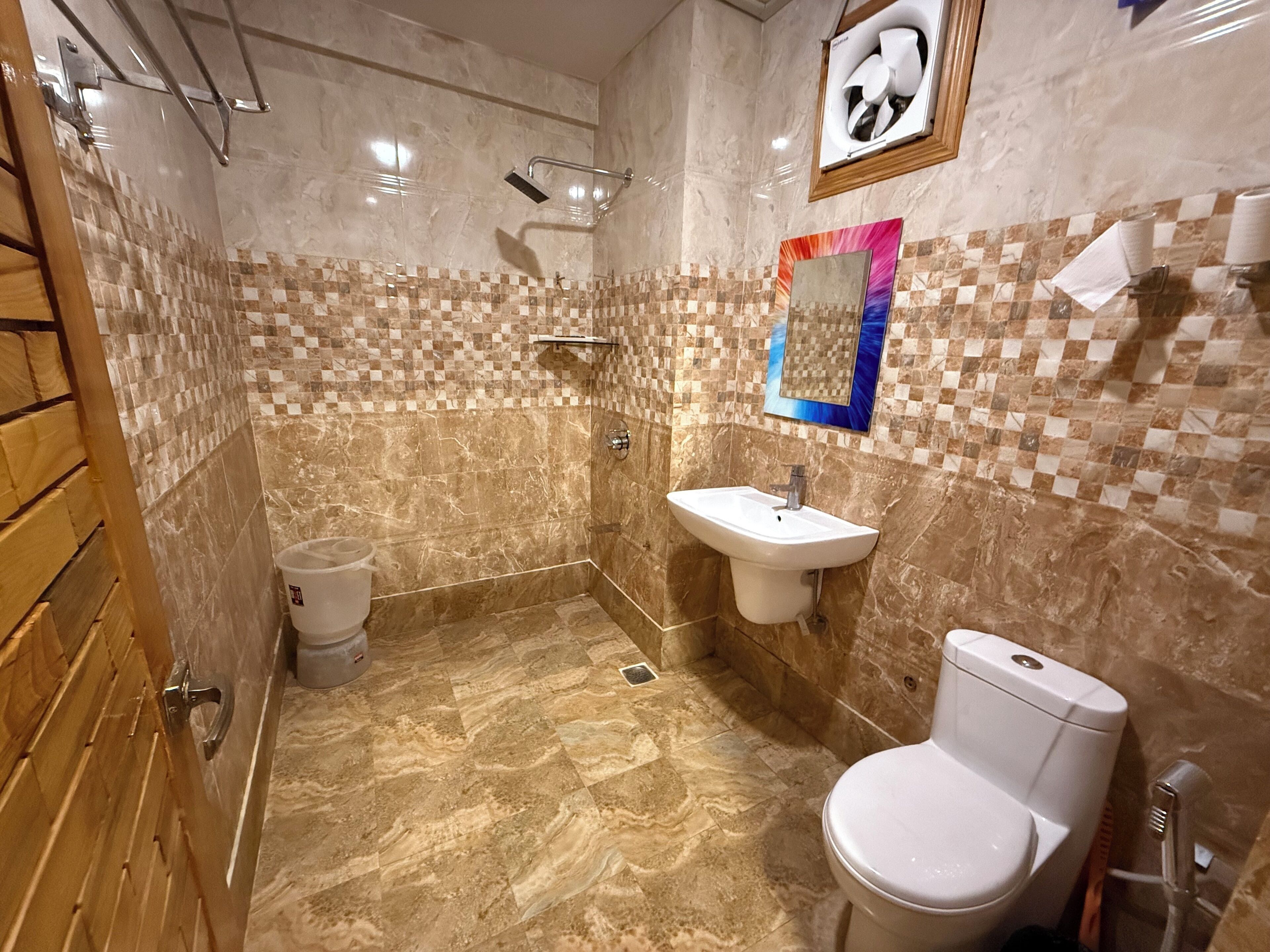 Deluxe Room, Hill View | Bathroom | Soap, shampoo, toilet paper