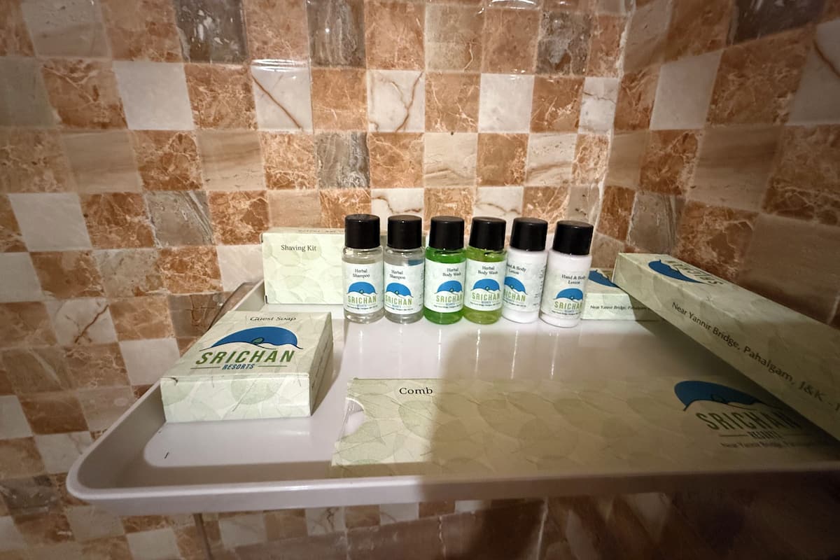 Sabun, sampo, dan tisu toilet