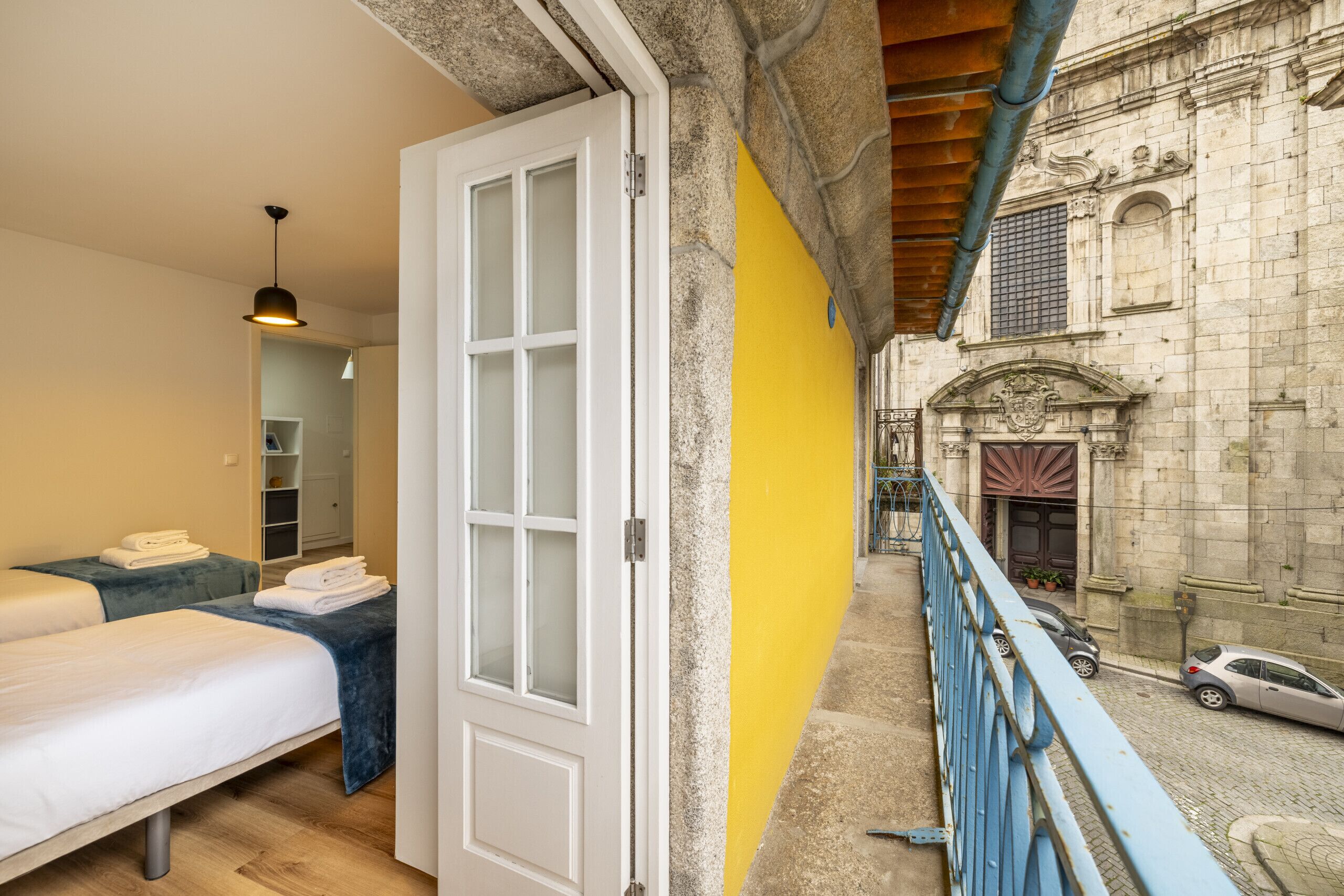 3 bedrooms, desk, iron/ironing board, travel cot