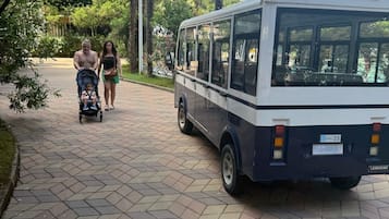 Comfort Room, Balcony, Beach View | Property grounds