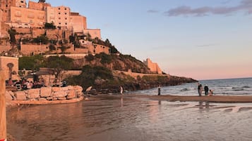 Una spiaggia nelle vicinanze