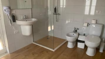 Chambre Triple Supérieure | Salle de bain