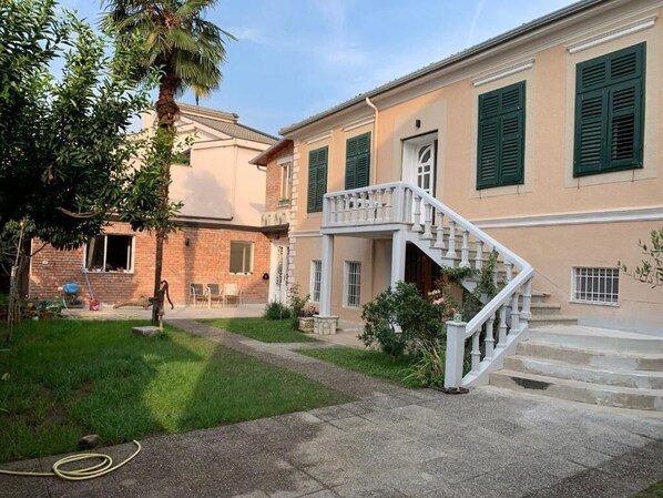 Exterior - Vintage  (Juban)