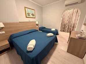 Comfort Triple Room - Accommodation Corallo (Rome)