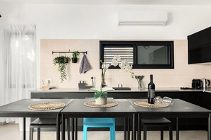 Private kitchen - Perfect 3BR apartment with AC in Nachmani (Tel Aviv-Yafo)