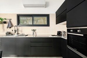 Private kitchen - Perfect 3BR apartment with AC in Nachmani (Tel Aviv-Yafo)